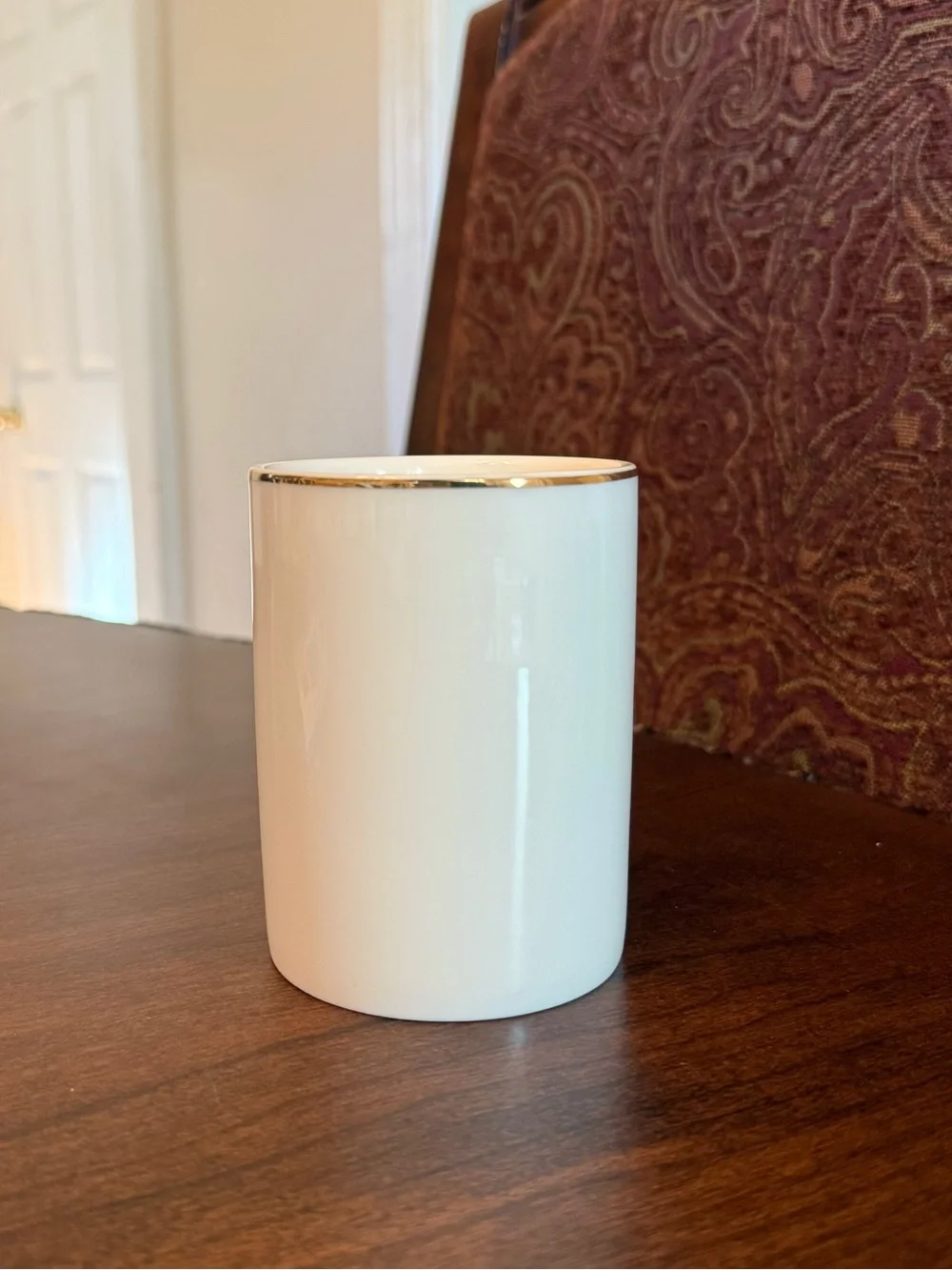 Williams Sonoma White Ceramic Vanilla & Cedarwood Candle with Gold Monogram P